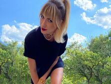 "Ракурс – огонь", "Залюбовался". Никитюк показала реакцию питомца на ее селфи в боди