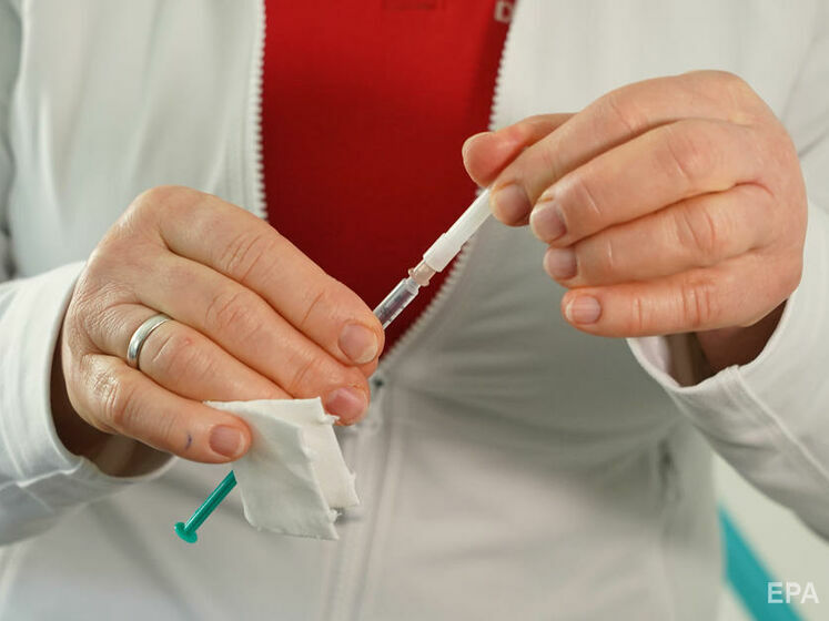 В Украине сделали более 12 тыс. прививок против коронавируса