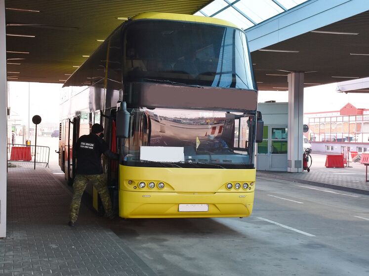 Польские пограничники не пустили автобус из Украины из-за инфицированного пассажира