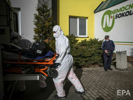 Чехия просит соседние страны принять ее больных с COVID-19