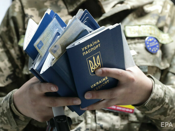 Майже половина українців проти подвійного громадянства в країні – опитування