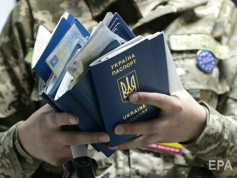 Майже половина українців проти подвійного громадянства в країні – опитування