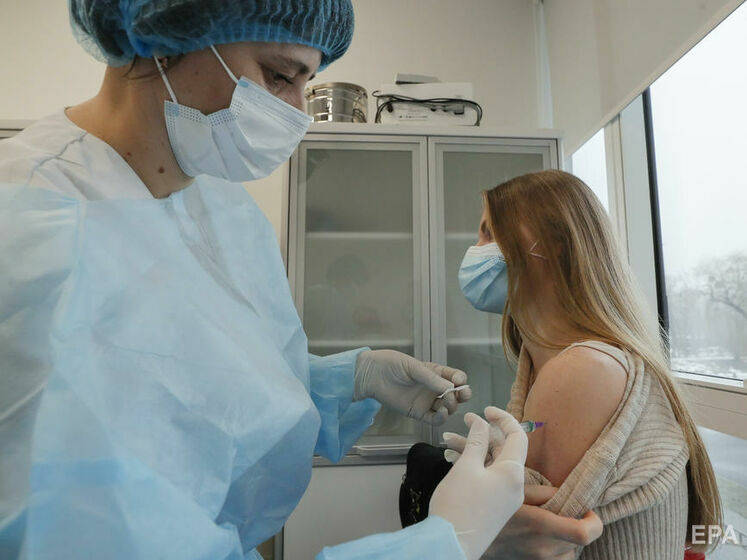В Украине за сутки ввели 910 доз вакцины от коронавируса