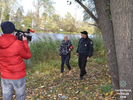 В Сумах патрульный прыгнул в реку, чтобы спасти убегавшего подростка, подозреваемого в ограблении