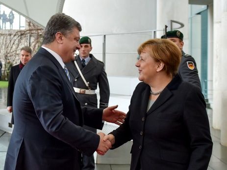Порошенко и Меркель договорились провести телефонную конференцию лидеров Украины, Германии и Франции в ближайшие дни
