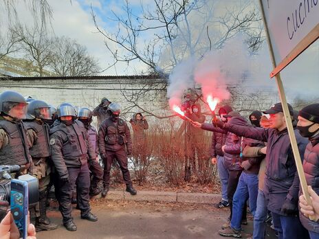 Справа про вбивство Шеремета: на акції під Шевченківським райсудом сталися сутички активістів із поліцією