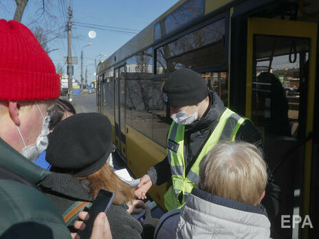 Кабмін України обмежив роботу транспорту в 