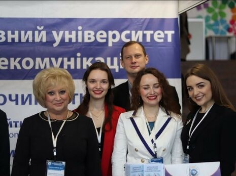 В киевском вузе к 8 Марта торжественно открыли женский туалет