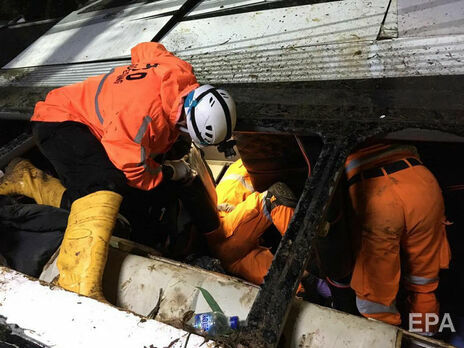 В Индонезии автобус с учащимися упал в ущелье, погибли 27 человек