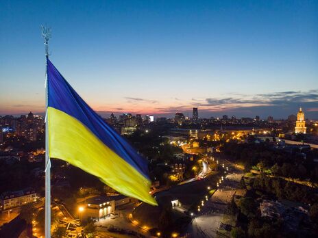 Главный государственный флаг Украины снова приспустили