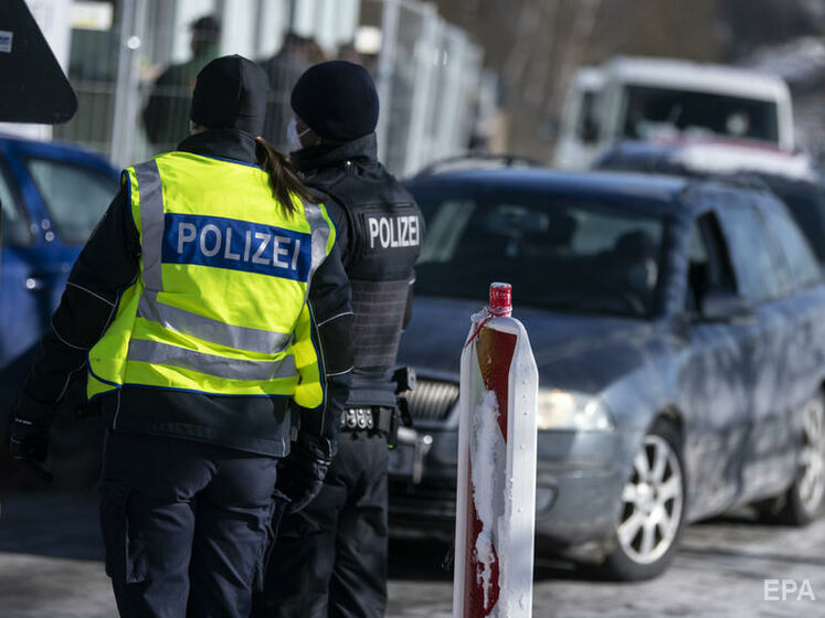 В Германии полиция раскрыла кражу девятилетней давности. Вора вычислили по недоеденному куску колбасы