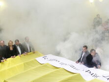 СБУ расследует ратификацию Харьковских соглашений, Зеленский одобрил повышение штрафов за нарушение ПДД и записал обращение к олигархам. Главное за день