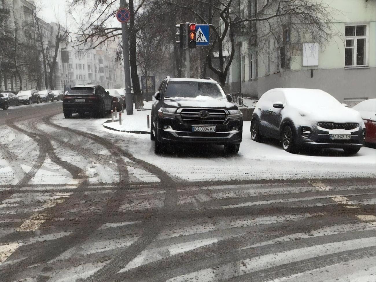 Arahamia parked on a zebra crossing outside the President’s Office.  The police fined him