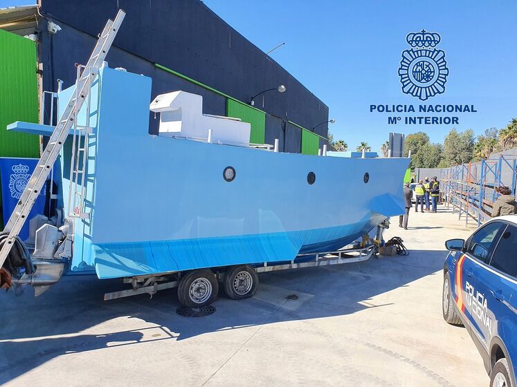 В Іспанії поліція виявила саморобний підводний човен, який могли будувати для перевезення наркотиків
