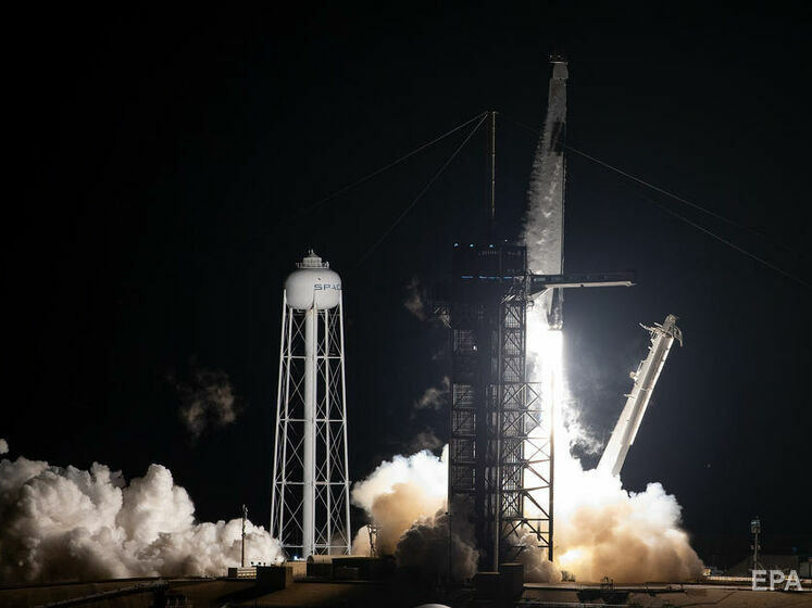 Первая ступень ракеты Falcon 9 успешно села в Атлантике