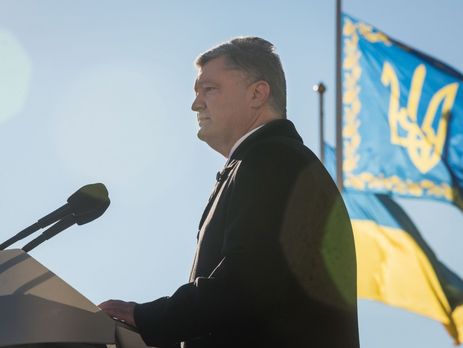 Порошенко: Около 10 тыс. женщин проходят службу в армии