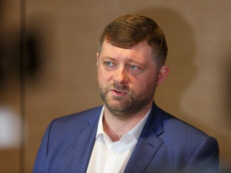 Анонсируя рассмотрение законопроектов, Корниенко упомянул оппозицию