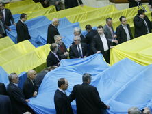 СБУ і ДБР провели обшуки в Раді, українські міста посилюють карантинні обмеження. Головне за день