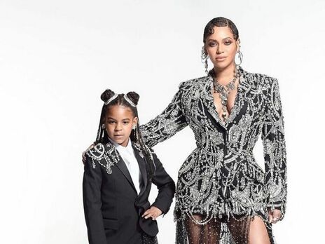 Девятилетняя дочь Бейонсе с короной на голове снялась со своей первой статуэткой 