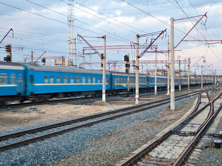 "Укрзалізниця" не будет ограничивать движение поездов через Киев и Львов, несмотря на локдаун в этих городах