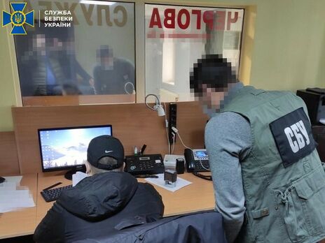 Посадовці держструктур продавали інформацію із закритих баз даних – СБУ