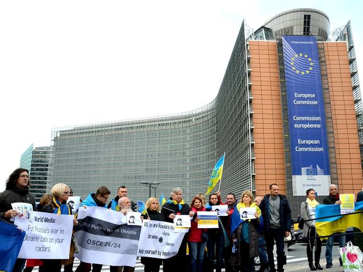 Stop Putin's war in Ukraine. В Брюсселе активисты провели акцию против агрессии РФ в Украине