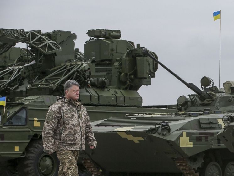 Порошенко передал украинским солдатам более 150 единиц техники