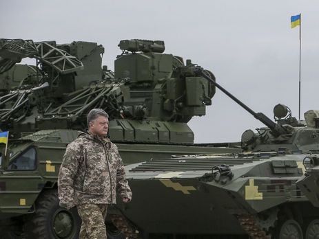 Порошенко передал украинским солдатам более 150 единиц техники