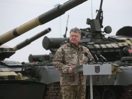 Порошенко: Солдаты-срочники больше не будут работать строителями на дачах