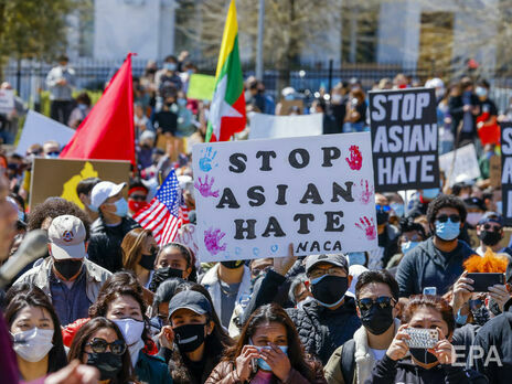 В США прошли акции протеста после расстрела азиатов