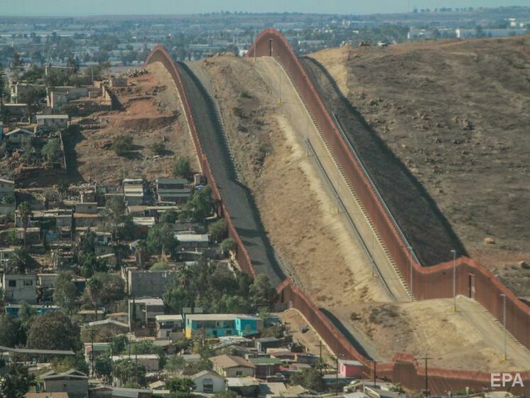 Трамп закликав Байдена "негайно добудувати" стіну на кордоні з Мексикою