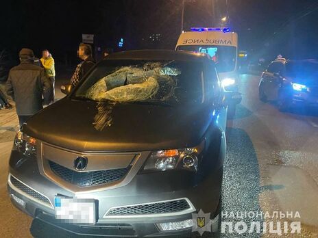 Крышка люка вылетела из-под колеса и пробила лобовое стекло. Во Львове в ДТП погиб 10-летний мальчик