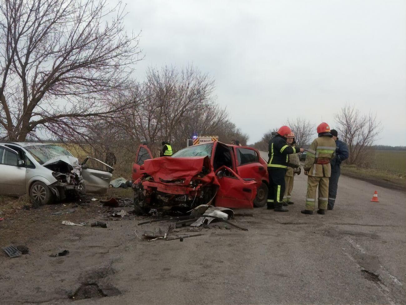 In the Nikolaev region, a 16-year-old driver and a passenger died in an accident, two military men were hospitalized