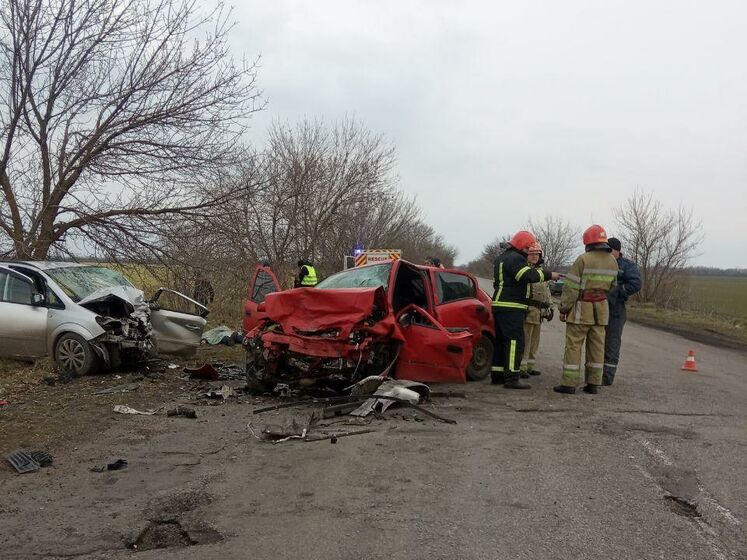 В Николаевской области в ДТП погибли 16-летние водитель и пассажир, двое военных госпитализированы
