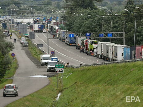 Правительство ввело обязательный тест на COVID-19 для въезда иностранцев в Украину