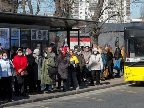 В Киеве хотят проводить рейды по маршруткам. Жители столицы блокируют общественный транспорт, проезжающий мимо