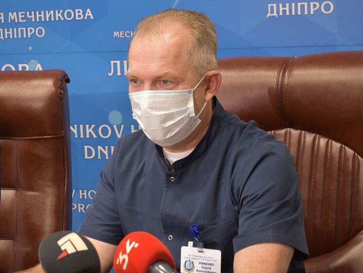 Гендиректор больницы Мечникова Рыженко: Если бы меня спросили еще семь лет назад, я бы сказал: "Такого не бывает". Когда удаляется треть мозга – а наш боец живой