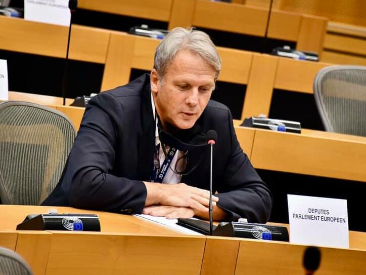 Депутат Європарламенту, який потрапив під санкції України, заявив, що на нього намагаються "чинити тиск"