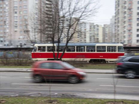 В Киеве ослабили карантинные требования для транспорта, он сможет перевозить не только сидячих, но и стоячих пассажиров