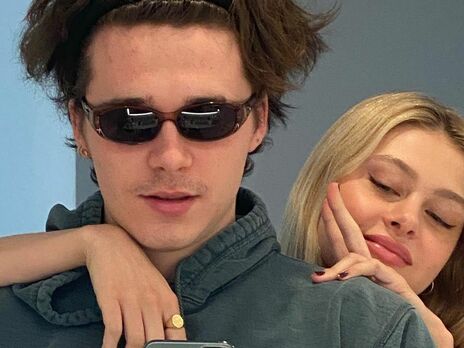 Невеста Бекхэма подарила ему цепочку с золотым кулоном из своего зуба мудрости. Фото