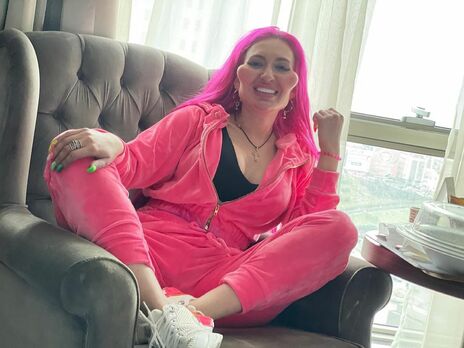 Блогер с увеличенными скулами Покрещук сделала липосакцию, записав фрагмент операции на видео