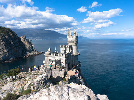 68% украинцев считают, что Киев должен использовать все возможности для возвращения Крыма в состав Украины – опрос