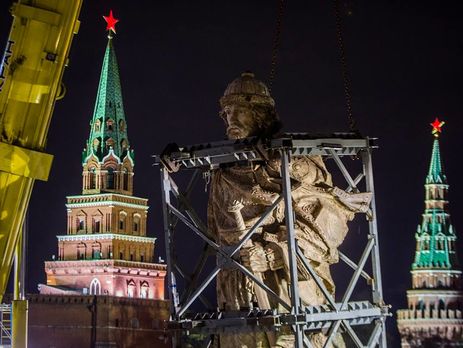 В Москве ночью начали устанавливать памятник князю Владимиру