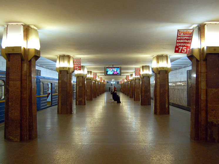 Станцию Киевского метрополитена закрывали из-за сообщения о минировании