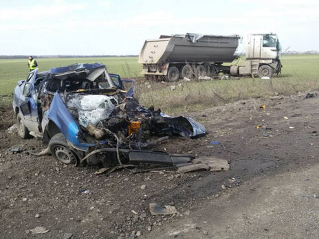 У Миколаївській області таксі зіткнулося з вантажівкою, є загиблі