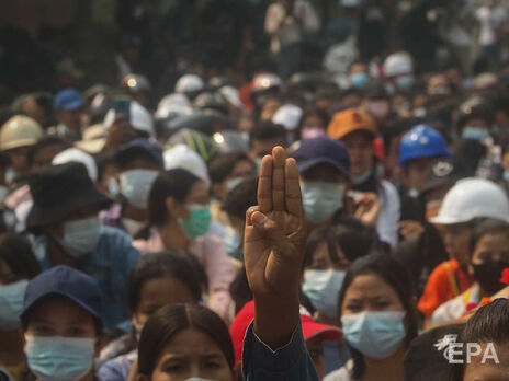 Жители Мьянмы вышли сегодня на протест против военной диктатуры