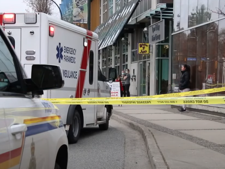 В Канаде мужчина с ножом напал на посетителей библиотеки, один человек погиб