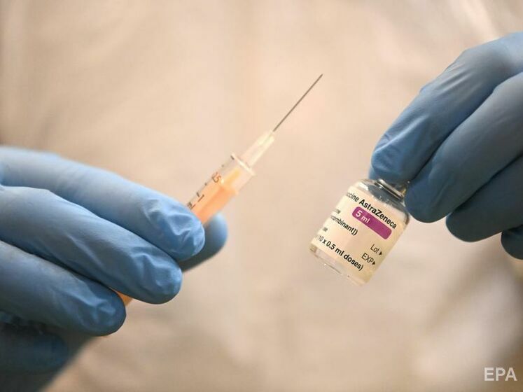 Більше ніж половину дорослого населення Великобританії вакцинували проти коронавірусу