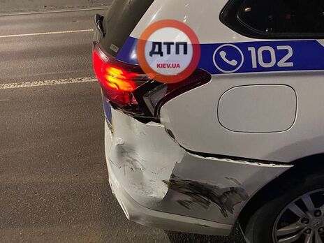 У Києві патрульне авто зіткнулося з мотоциклом, є постраждалий