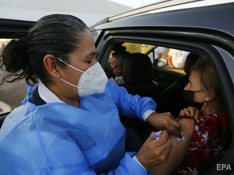 Китай вийшов на перше місце за кількістю зроблених упродовж дня щеплень проти коронавірусу – дані Bloomberg